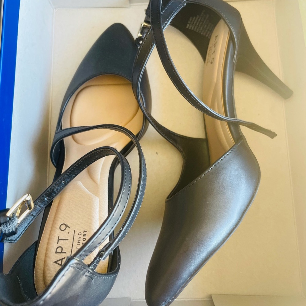 Womens Apt 9 shoes-Black Heels SIZE 8.5